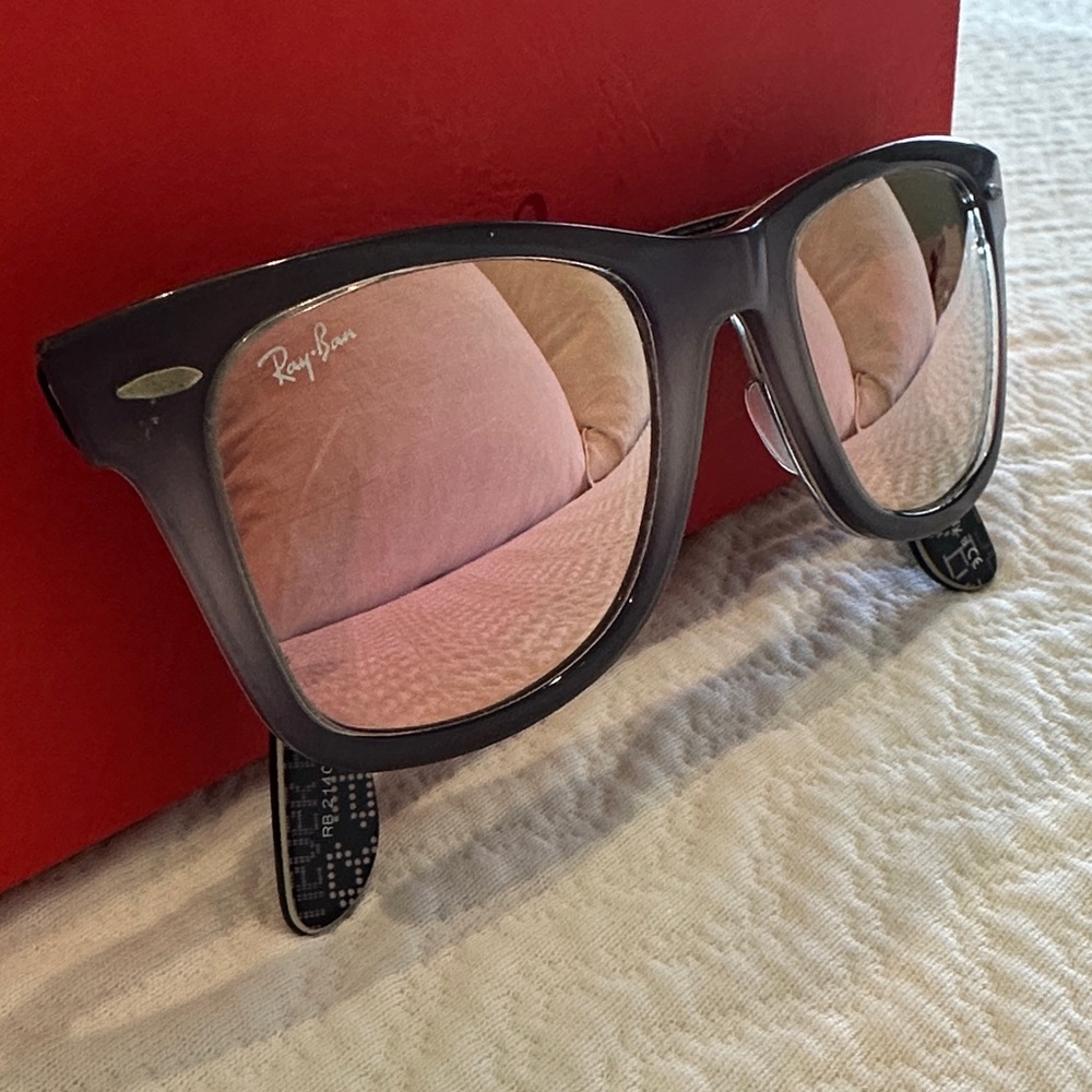 Ray-Ban WayFarer Sunglasses Smoke Grey & Plum Frame with Rose Mirrored Lenses